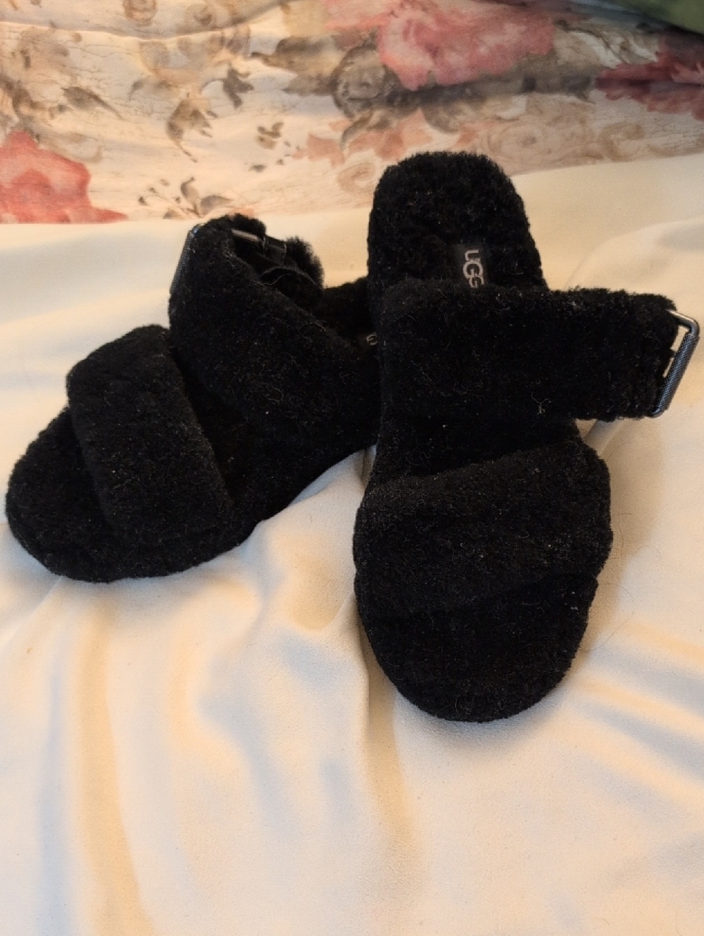 UGG Black Fuzz-Yeah Dual-Strap Slide Sandals Size 7 ✨NWOT✨